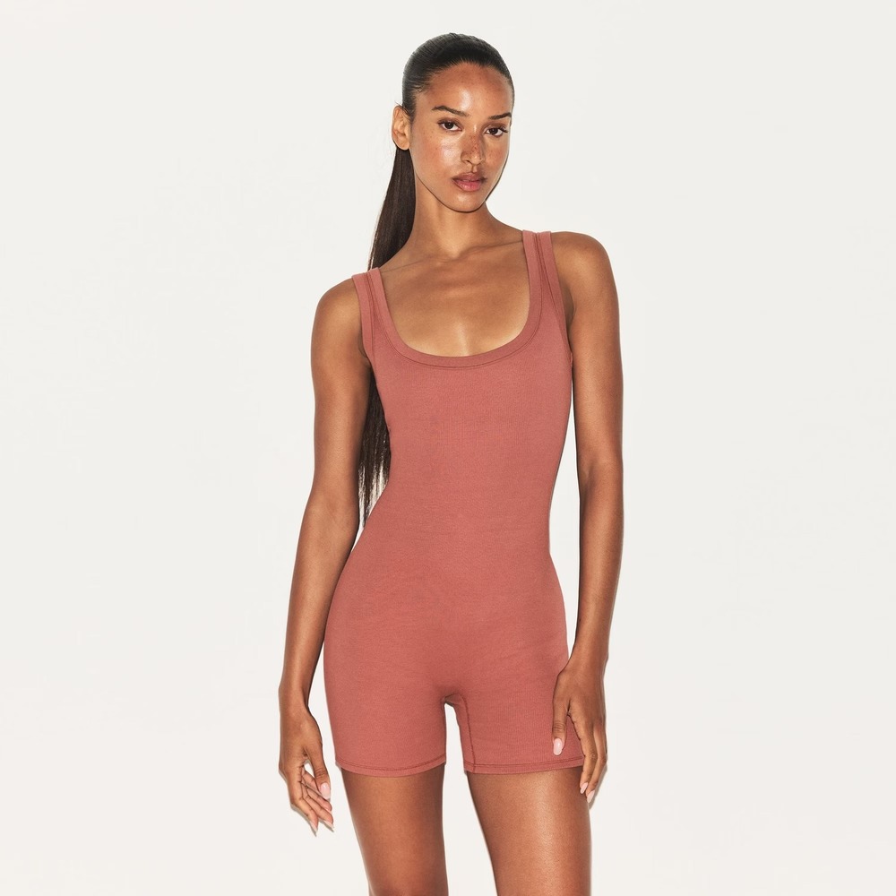 Skims cotton rib onesie
Color redwood